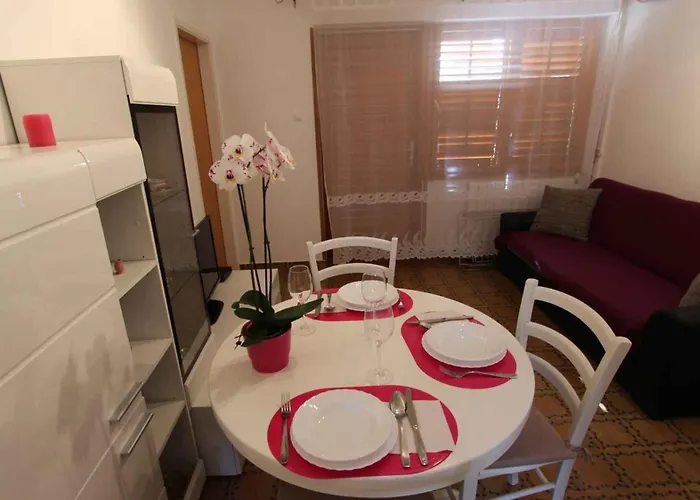 Apartment In 40 *