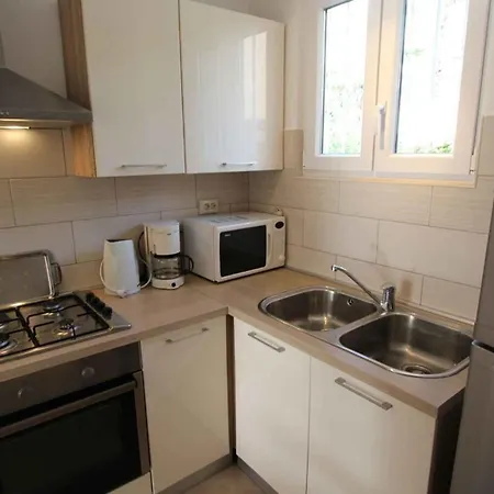 Apartment In 40 Malinska